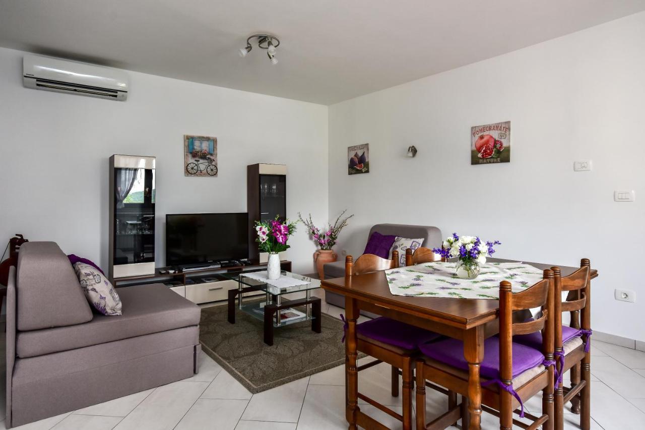 Apartman Koraca Roč Exterior foto