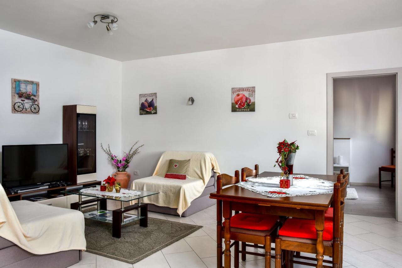 Apartman Koraca Roč Exterior foto