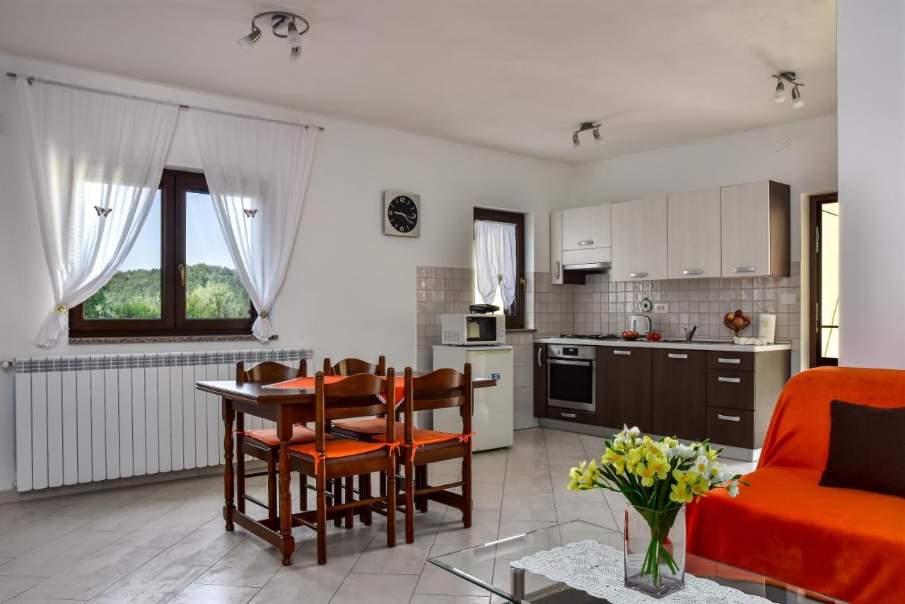 Apartman Koraca Roč Exterior foto