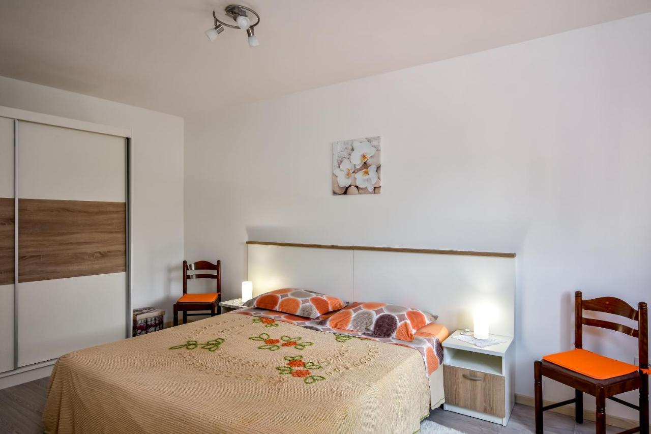 Apartman Koraca Roč Exterior foto
